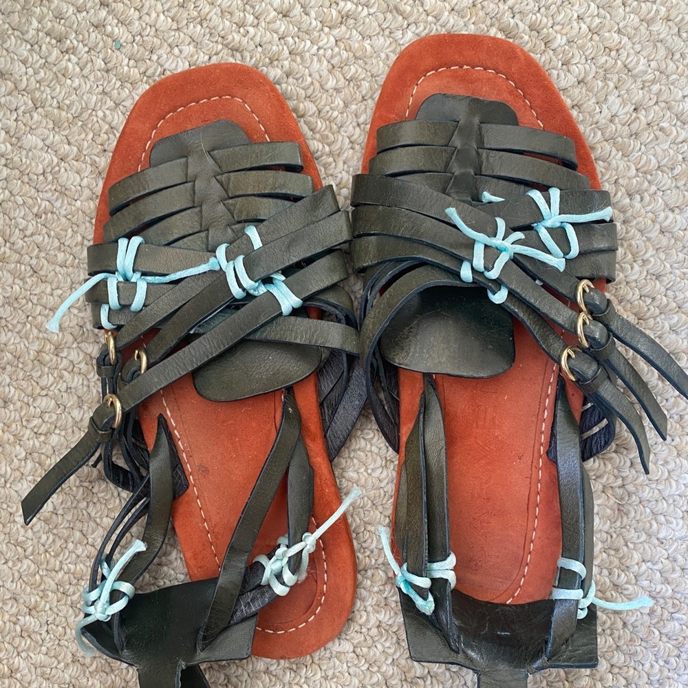 Beautiful Brand New Green Leather Carven Sandals